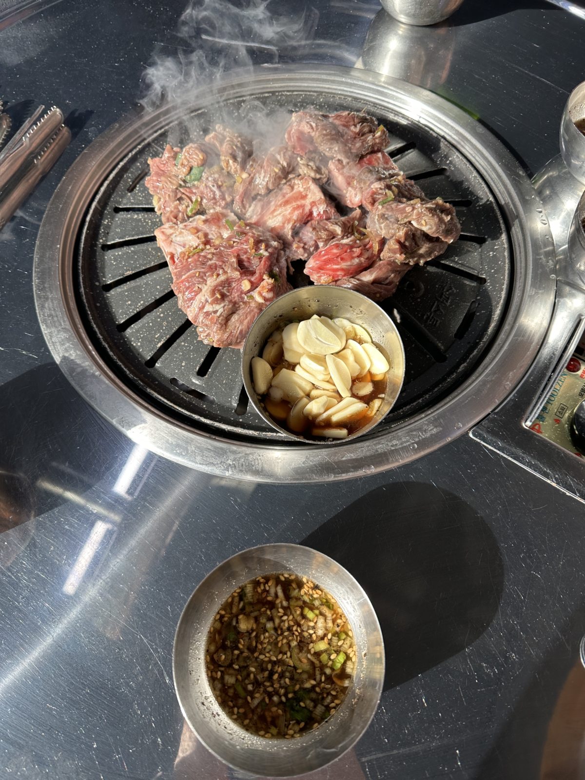 ソウルの激ウマ「立ち食いドラム缶焼肉」店が移転していた！